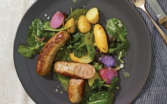 Salsicha Bavara com Batata e Salada de Couve